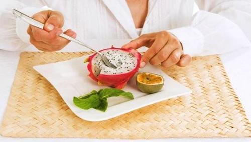 吃红心火龙果拉出红色大便,色素无法吸收,它还