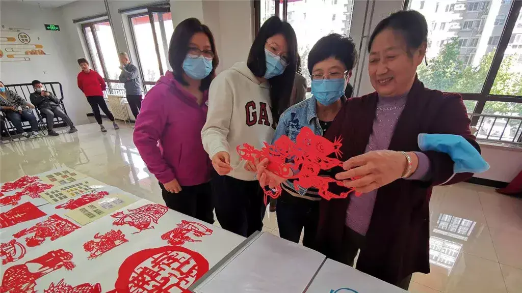 “晒”粮票 秀剪纸——南苑街道新时代文明实践所刮起“节约风”
