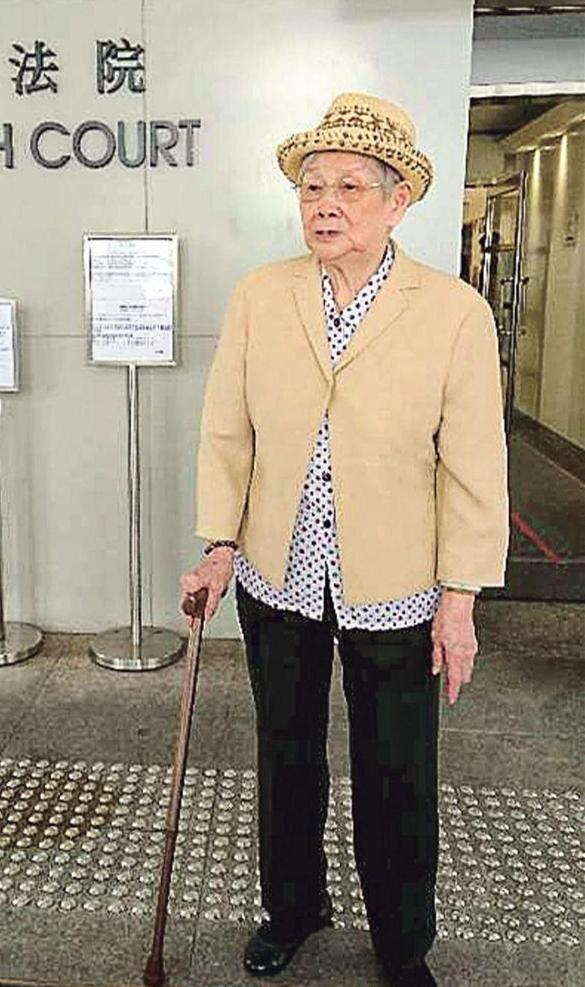 梅艳芳妈哭穷称路边捡菜 再被申请破产拄拐出庭