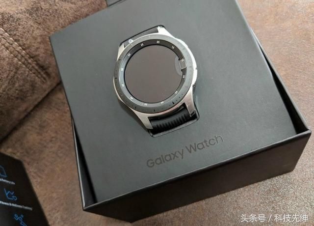 三星智能手表Galaxy Watch科技十足