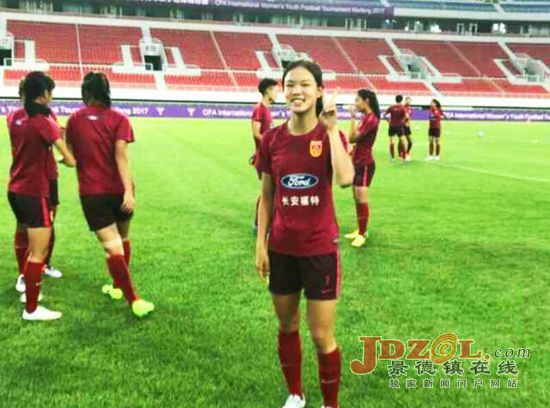 景德镇:浮梁一姑娘在国际青年女子足球锦标赛夺冠 景德镇:浮梁一姑娘在国际青年女子足球锦标赛夺冠