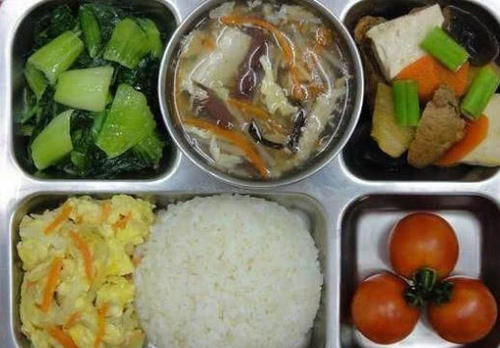 中日韩三国学生午餐对比:韩国午餐看上去最好