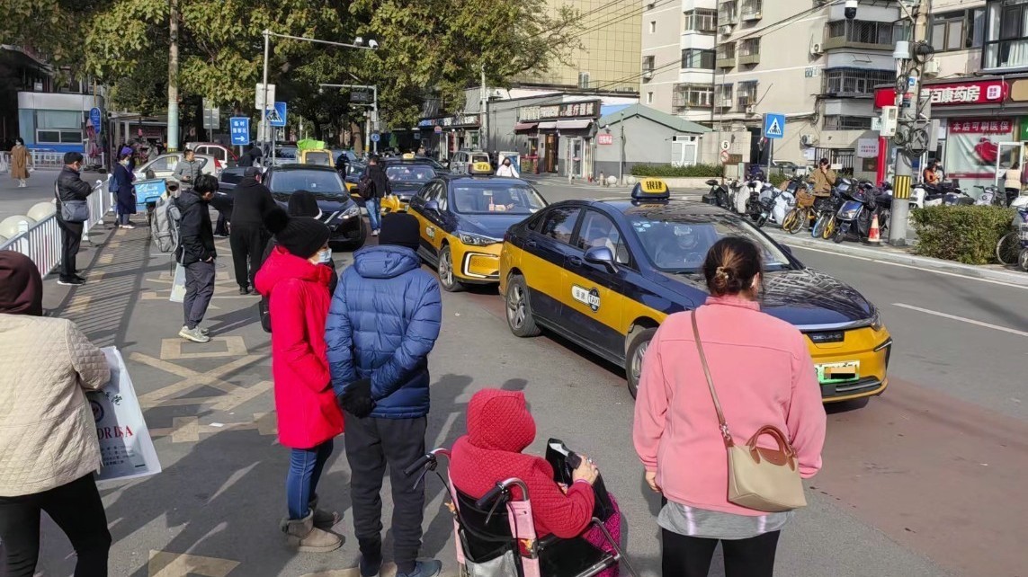 主播点评：老人打车困境 不止陷在数字鸿沟