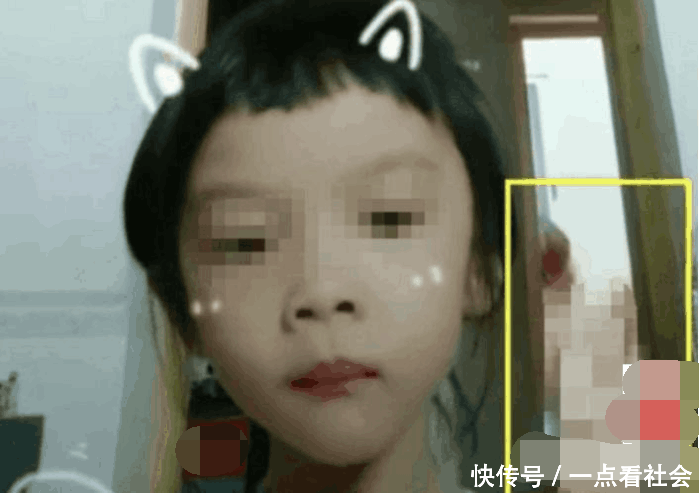 小学生玩抖音, 妈妈洗澡视频无意流出, 网友: 孩