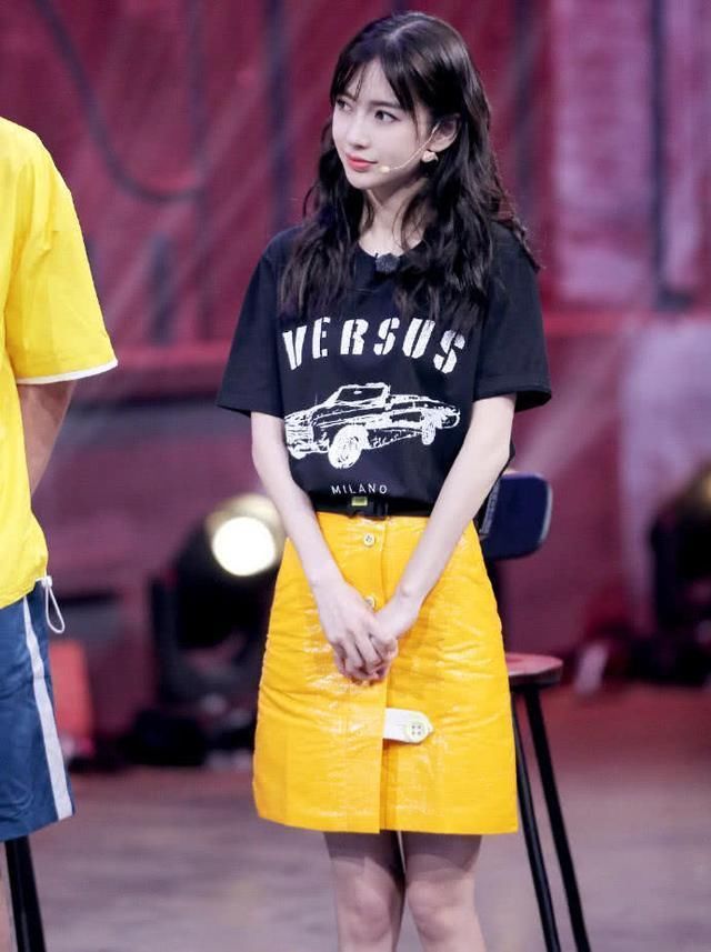 本以为杨颖的包臀裙够惊艳的了,但看到热巴的