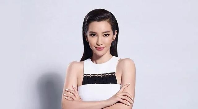 袁立点名直怼李冰冰华姨一姐正式开战!当年