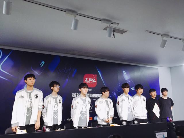 恭喜iG拿下14连胜:欣赏的上单选手是Khan Sm