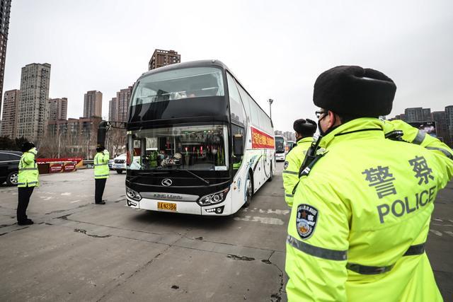 辽宁省第二批对口支援湖北襄阳医疗队出征(图4) 辽宁省第二批对口支援湖北襄阳医疗队出征(图4)