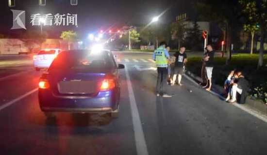 美容店称充钱送女友男子花7万仍单身 店长:没