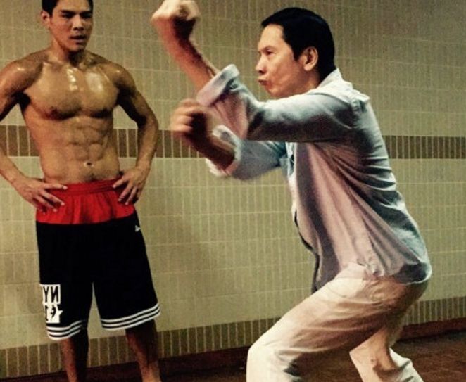 上阵父子兵,向华强指点向佐武术招式,过招八卦