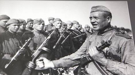 苏联军队和平时期的编制一般在多少人?战时苏