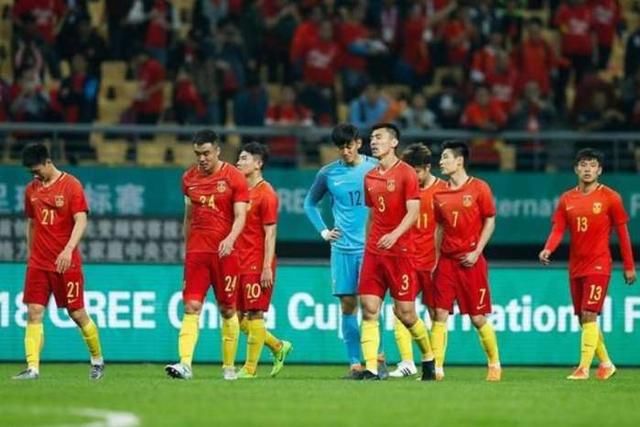 国足运动员球踢的烂,16年前的球员身材对比就