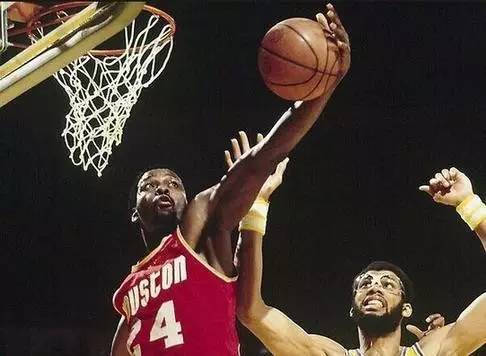 刚被选中就遭交易的球星:科比让黄蜂后悔一生