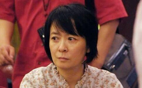 娱乐圈唯一出轨没被封杀的女艺人,她的背后原