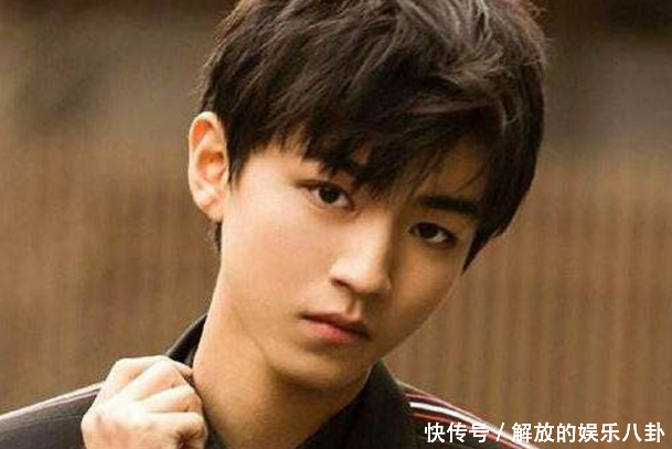 男星涂口红如何吃饭?郑恺奇葩,王俊凯被赞,唯