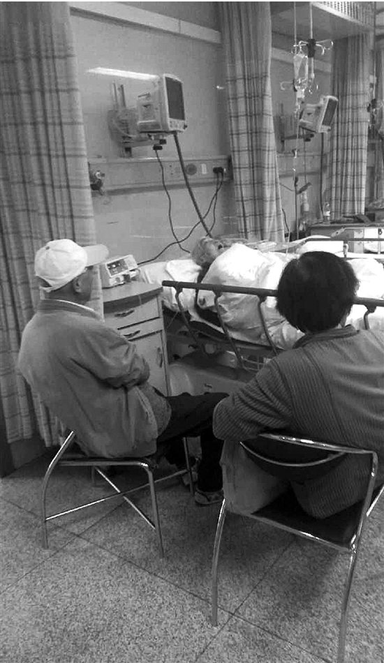 93岁奶奶被双截棍