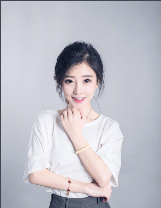 斗鱼一姐冯提莫,真实姓名,粉丝们:这名字也太杠