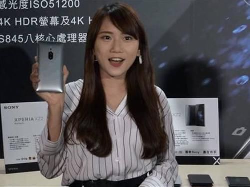 这手机真丑!SONY新机大改一贯风格!小编都看