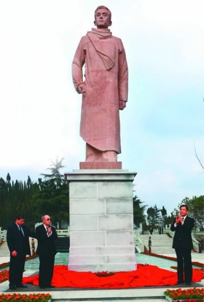 中国最牛三兄弟,上将、省委书记和主席,他们一