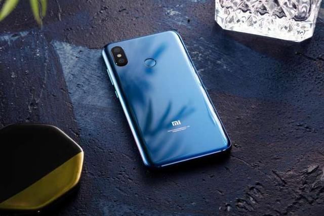 荣耀PIay对比小米8,在拍照方面华为一枝独秀,你