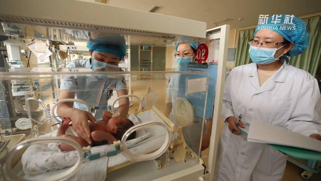 国际护士节|她们是新生儿的“临时妈妈” 国际护士节|她们是新生儿的“临时妈妈”