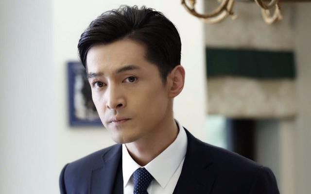 胡歌眼睛大小眼的原因,不管怎样还是爱他!