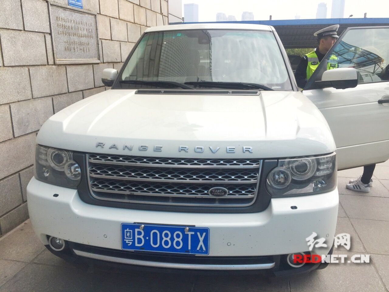 长沙交警查获套牌车:车牌证件标识等涉嫌伪造