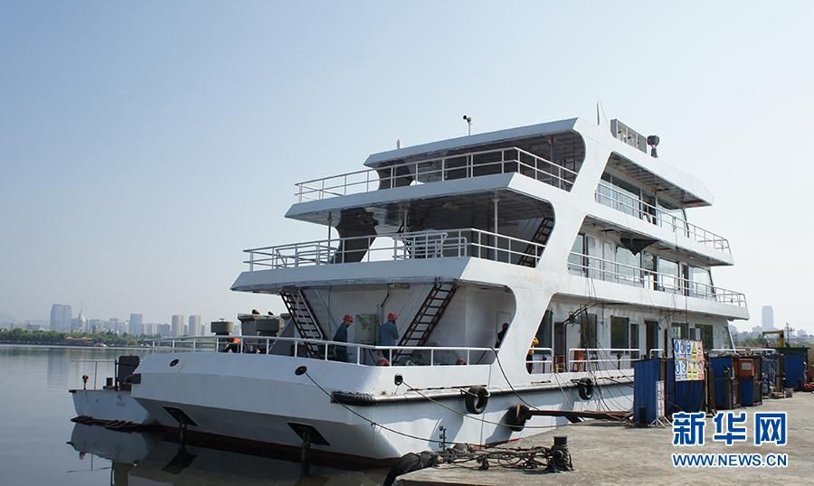 建造中的海事趸船