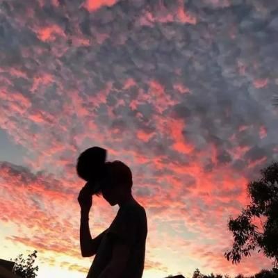 男生头像冷酷帅气背影 我的人生需要你的陪伴