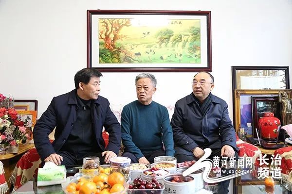 委书记唐立浩率队慰问离退休老干部唐立浩一行分别到董怀庆,马和平