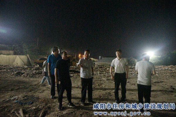 咸阳市住建局局长夜查施工工地扬尘治理