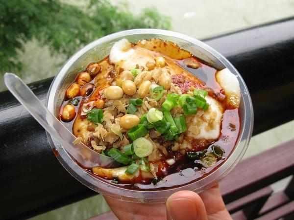 酸辣豆粉儿,儿时的味道啊,应该很多大人都吃过,反到小孩吃的比较少