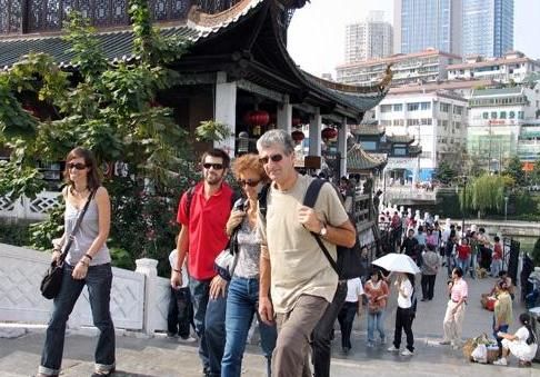 中国出境游人均消费9500,而老外来中国旅游却