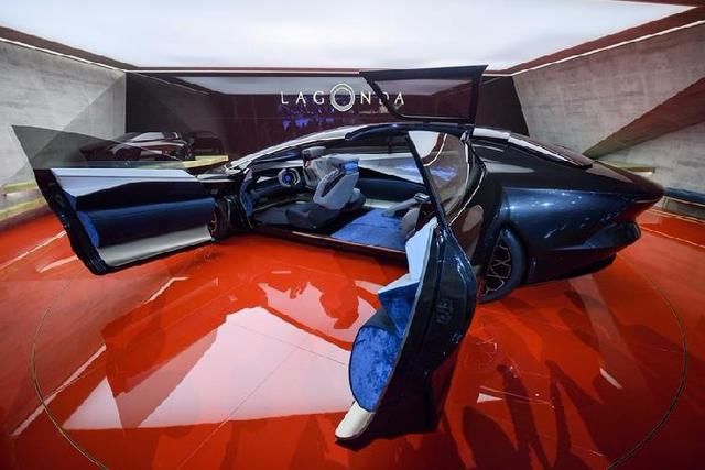 触碰未来 飞行汽车亮相日内瓦国际车展-北京时间