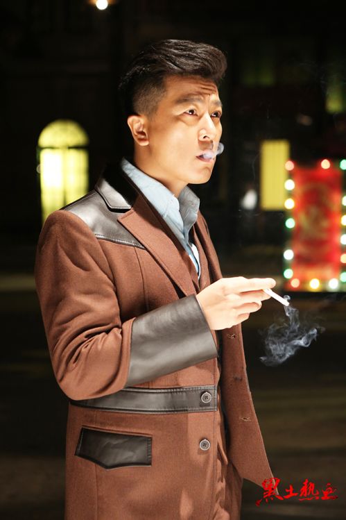 由于毅,王劲松,刘威葳,张芷溪主演的电视剧《黑土热血》正在中央八台