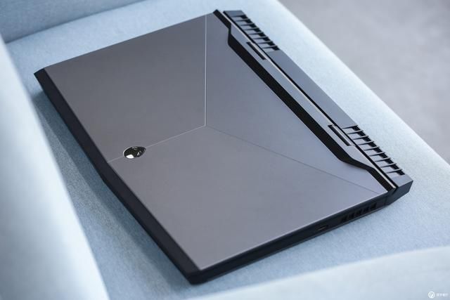 汉实力冷静内心,说的就是 ALIENWARE 17R5