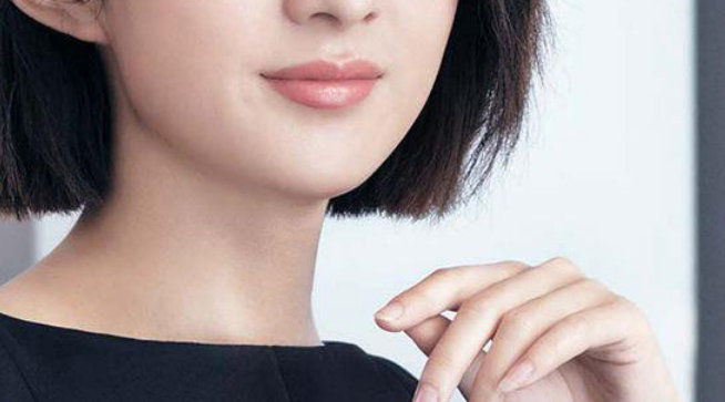 这完美的尖下巴,面部饱满的胶原蛋白,一看就觉得非常甜美.