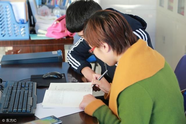 你怎么看举报在职教师有偿补课的行为?