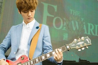 弹吉他的男星,鹿晗吴亦凡李易峰王俊凯,你最喜