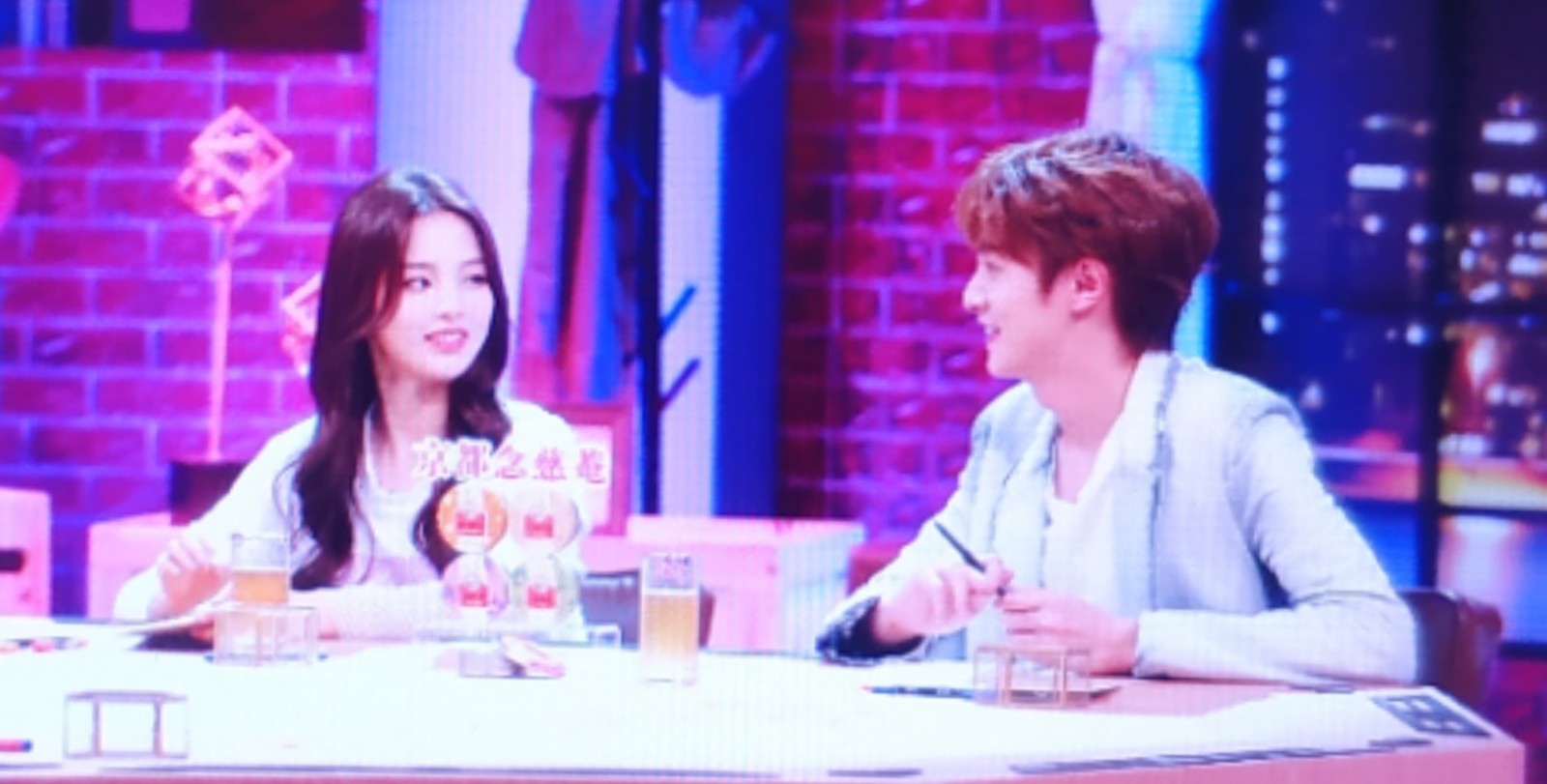 官鸿杨超越微博同发心动莫非表白?节目录制