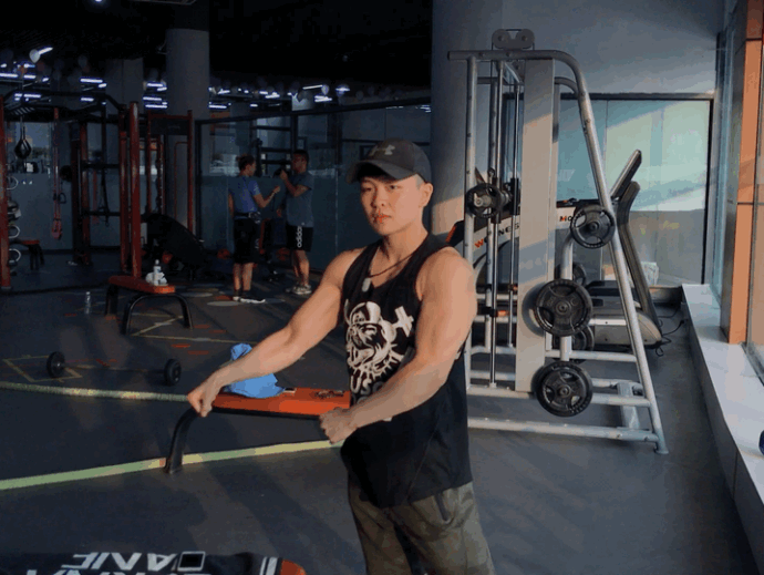 体院最帅教练爆红网络 竟是95后妹子