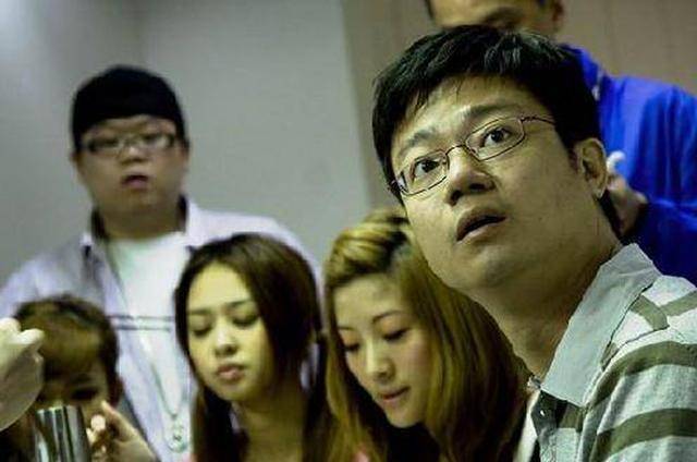 周星驰第一次做导演他演富二代,后来又教他收