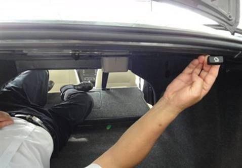 不少品牌的车子连后排座位都无法放下,驾驶区与后备箱完全隔绝.