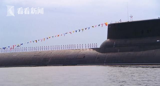 视频|俄罗斯海军节阅兵40多艘军舰和潜艇亮相