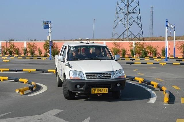 驾考到底是科二难还是科三难?学员:考哪门儿哪