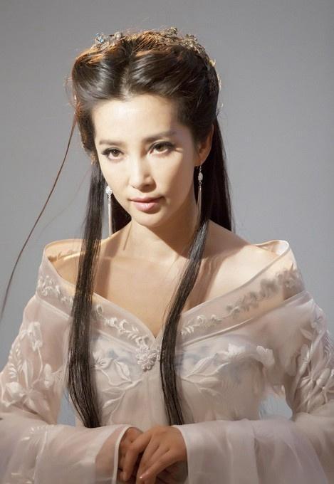 李冰冰古装代言露香肩性感美艳《轩辕剑》刘诗诗饰演的玉儿公主高贵