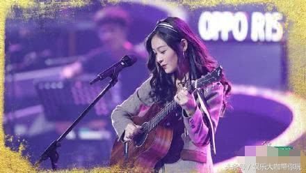 周杰伦综艺首露面发福似大叔,自弹自唱中途却