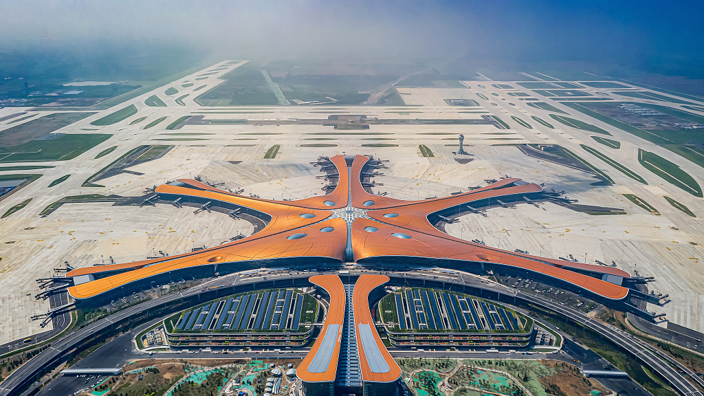 北京两大机场“五一”假期首日航班架次和旅客量创新高 北京两大机场“五一”假期首日航班架次和旅客量创新高