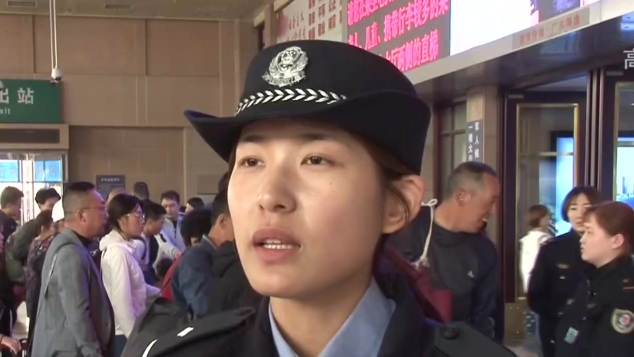 北京站派出所民警发布客流高峰安检提示