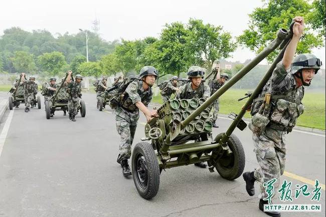 解放军出现山地步兵营:这名优秀连长直接晋升